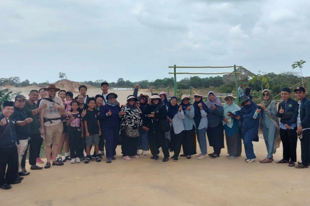 Blue Lake Group Pic with Local Teachers